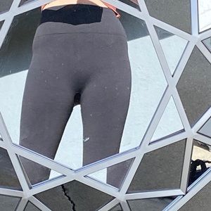 Woman’s lululemon tummy control leggings